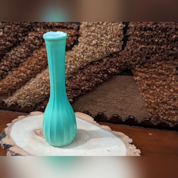 Vintage CLG Co. White Milk Glass Ribbed Tapered Long Stem Bud Vase 8 3/4" Green - Picture 2 of 4